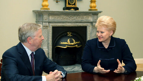 Dalia Grybauskaitė susitiko su Europos Parlamento stebėjimo misijos Ukrainoje vadovu Patu Coxu.