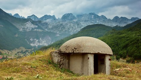 Bunkeris Albanijos kalnuose