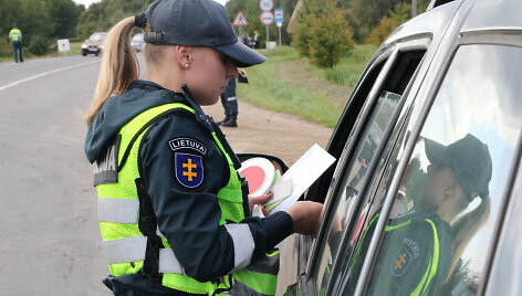 Klaipėdos pareigūnai reido metu patikrino &scaron;imtus transporto priemonių.