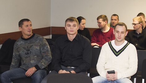 Sergejus Maslobojevas (centre)