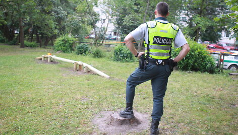 Prie vaikų darželio &bdquo;Jurginėlis&ldquo; rastas į sprogmenį pana&scaron;us daiktas.