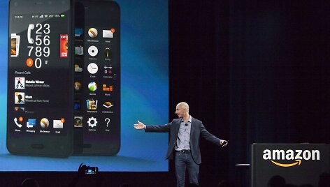 &bdquo;Amazon.com&ldquo; įkūrėjas Jeffas Bezos &bdquo;Fire Phone&ldquo; i&scaron;maniojo telefono pristatyme