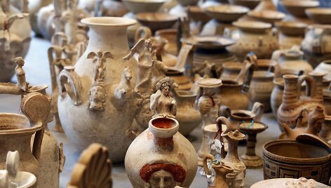 Dalis konfiskuotų kontrabandininkų archeologinių vertybių.