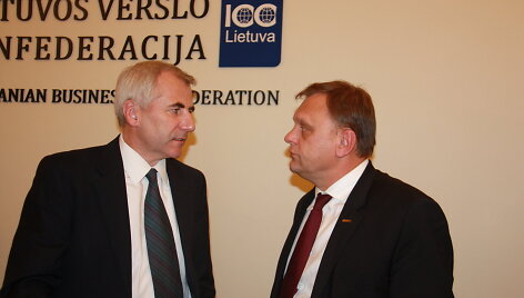 V.U&scaron;ackas su V.Sutkumi