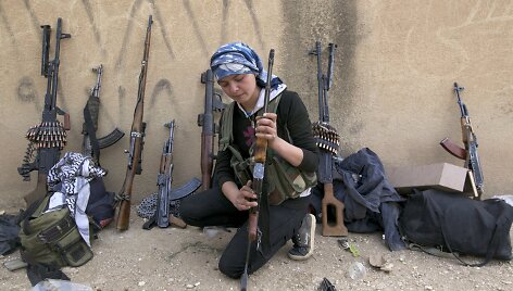 Kurdės, pasirengusios kovai su &bdquo;Islamo valstybe&ldquo;