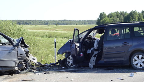 Kelyje Vilnius - Zarasai dviejų automobilių kaktomuša