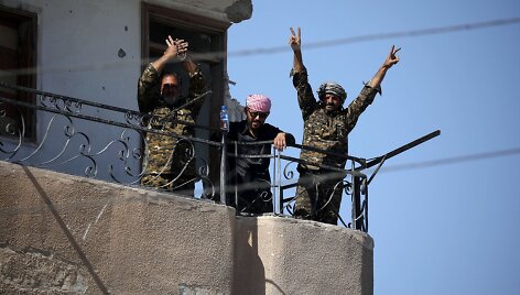 JAV remiamos pajėgos Sirijoje skelbia visi&scaron;kai užėmusios buvusią &bdquo;Islamo valstybės&ldquo; sostinę Raką