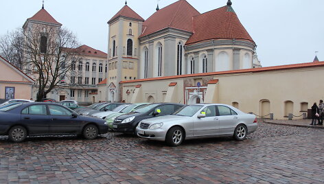 Mokamas automobilių statymas Kauno Rotu&scaron;ės aik&scaron;tėje