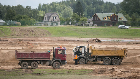 Vykdomi Vilniaus oro uosto pakilimo tako tvarkymo darbai