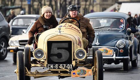 Senoviniai automobiliai Paryžiuje