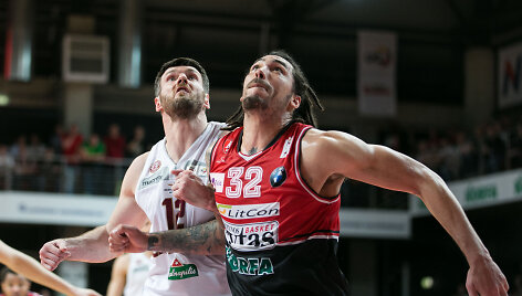 K&scaron;i&scaron;tof Lavrinovič ir Drew Gordonas