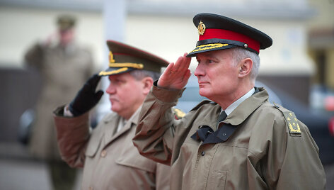 Lietuvos kariuomenės vadas Jonas Vytautas Žukas ir Nyderlandu kariuomenės vadas Tomas Middendorpas