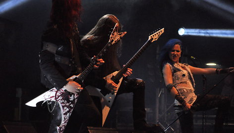 „Arch Enemy“ pasirodymas / Sunkosios muzikos festivalis „Velnio akmuo 2014“ / Pauliaus Krampo nuotr.