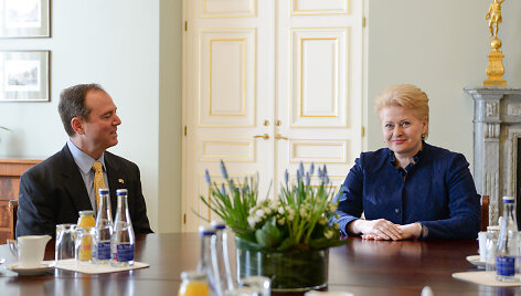 Dalia Grybauskaitė su Adamu Schiffu