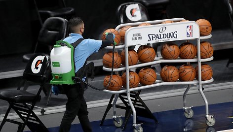 Dezinfekuojami kamuoliai prieš NBA rungtynes