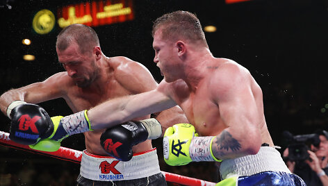 Canelo Alvarezas įveikė rusą Sergejų Kovaliovą kovoje dėl WBO čempiono diržo.