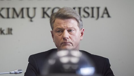 Rolandas Paksas įteikė parei&scaron;kinius dokumentus dalyvauti prezidento rinkimuose.