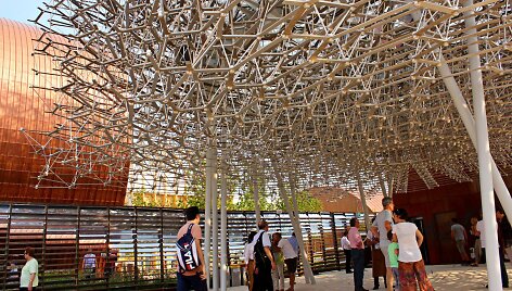 Metalinis Jungtinės Karalystės paviljonas &ndash; bičių spiečius