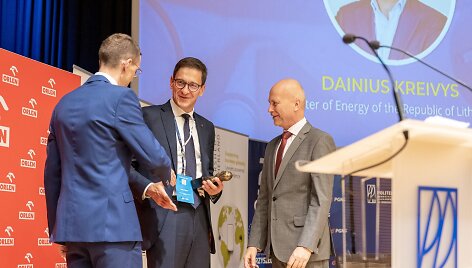 Ministrui D.Kreiviui apdovanojimas už nuopelnus energetiniam saugumui