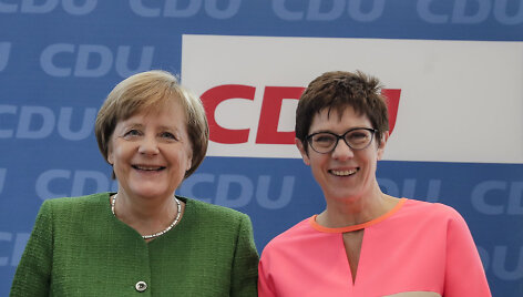 Angela Merkel ir Annegret Kramp-Karrenbauer