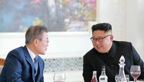 Moon Jae-inas ir Kim Jong Unas 