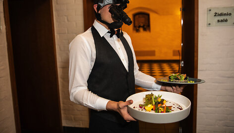 &bdquo;Dine in the Dark&ldquo; vakarienės akimirka