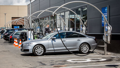 Sostinės Savanorių pr. atidaryta tunelinė automobilių plovykla