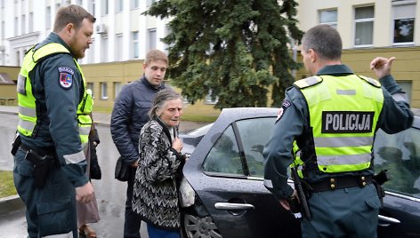 Šiaulių policija padėjo močiutei rasti namus