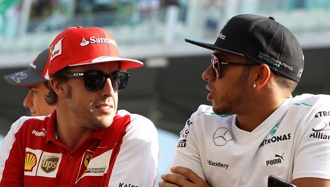 Iš kairės: Fernando Alonso ir Lewisas Hamiltonas