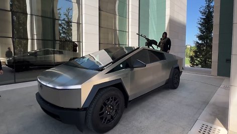 Ramzanas Kadyrovas su „Tesla Cybertruck“