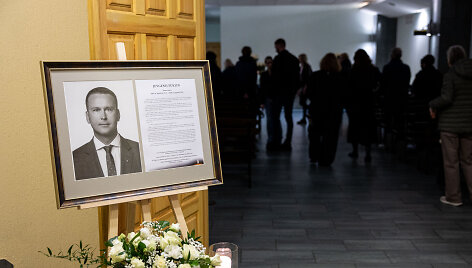 Visagine atsisveikinama su Jevgenijumi &Scaron;uklinu