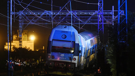 Čekijoje traukinys susidūrė su prekiniu sąstatu