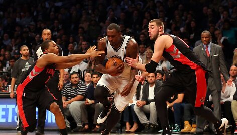 Kyle'as Lowry ir Jonas Valančiūnas stabdo Andray Blatche'ą
