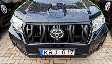 Pasieniečiams perduoti &bdquo;Toyota Land Cruiser&ldquo; visureigiai