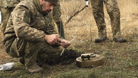 Ukrainiečiai įrenginėja minų lauką