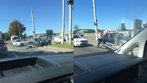 Vilniuje girto vairuojamas &bdquo;Jaguar&ldquo; rėžėsi į &scaron;viesoforą