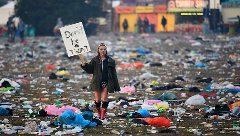 Birželio 30 diena. Šiukšlės po muzikos festivalio Didžiojoje Britanijoje