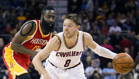 Jamesas Hardenas ir Matthew Dellavedova