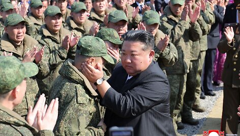 Kim Jong Unas su &Scaron;iaurės Korėjos kariais  / STR / AFP