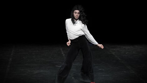 Luko Karvelio spektaklio &bdquo;Blank Spots&ldquo; akimirka