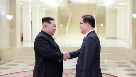 Kim Jong Unas su delegacijos i&scaron; Pietų Korėjos nariais