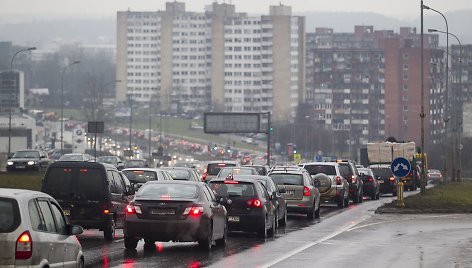 „Kalėdų karštinė: Vilnių sukaustė automobilių spūstys“