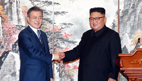 Moon Jae-inas ir Kim Jong Unas 