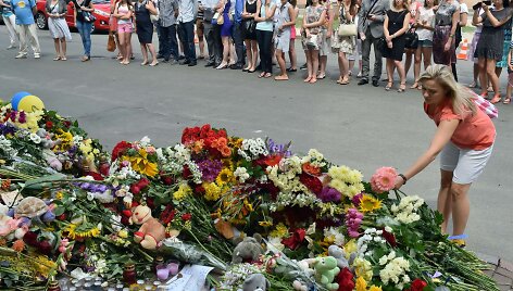 Gėlės ne&scaron;amos prie Nyderlandų ambasados Kijeve