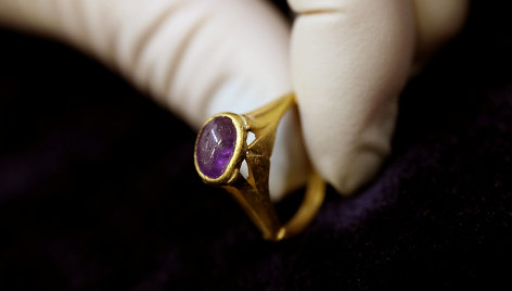Izraelyje rastas senovinis žiedas su ametistu