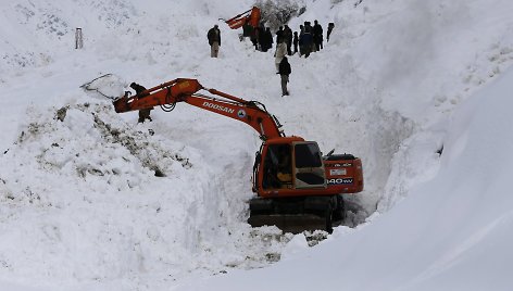 Afganistane sniego lavina pareikalavo 180 gyvybių.