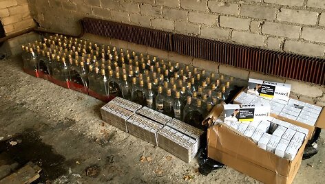 Kauno policijos sulaikytos nelegalios cigaretės ir degtinė