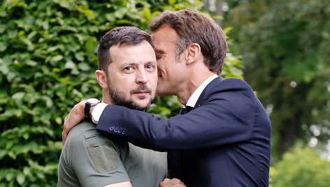 Ukrainos prezidentas Volodymyras Zelenskis ir Prancūzijos prezidentas Emmanuelis Macronas