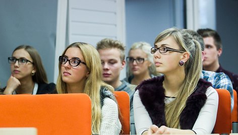 Vilniaus universiteto studentai klausėsi paskaitos apie valstybių propagandą.