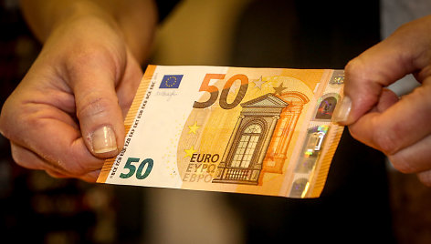 Lietuvos banke pristatytas naujas 50 eurų nominalo banknotas